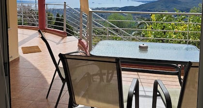 A villa on the top of the mountain, quiet, just 10 minutes from the city center!