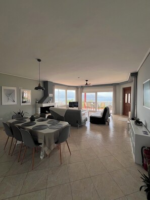 Interior - A villa on the top of the mountain, quiet, just 10 minutes from the city center! (Nafpaktos)