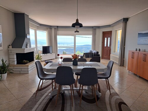 A villa on the top of the mountain, quiet, just 10 minutes from the city center!