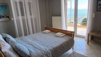 4 bedrooms, iron/ironing board, free WiFi, bed sheets