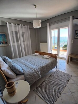 4 bedrooms, iron/ironing board, free WiFi, bed sheets - A villa on the top of the mountain, quiet, just 10 minutes from the city center! (Nafpaktos)