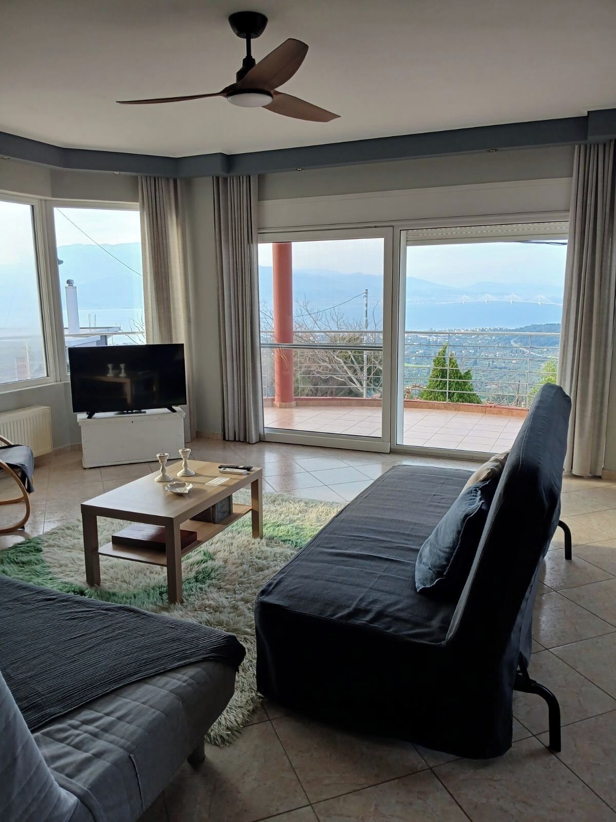 Smart TV, fireplace, stereo