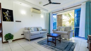Apartemen Comfort | Area keluarga | Televisi 24-inci dengan saluran TV digital