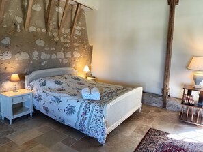 Room - Romantic Loft with pool (Gizeux)