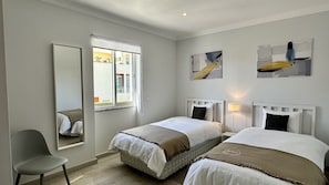 2 bedrooms, iron/ironing board, WiFi