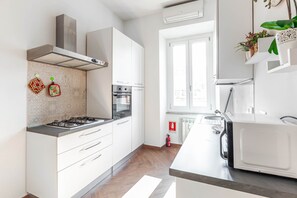 经典公寓 | 私人厨房 | 大冰箱、微波炉、烤箱、炉灶