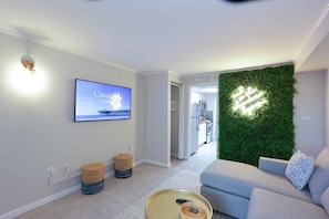 Fernseher, Kamin, Arbeitsbereiche