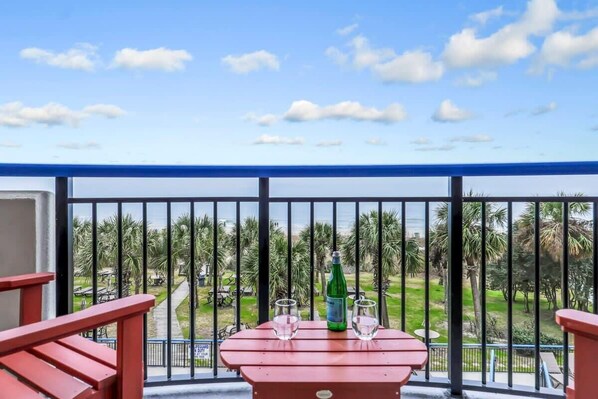 屋外ダイニングエリア