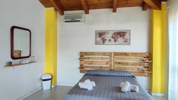1 Schlafzimmer, Schreibtisch, schallisolierte Zimmer, Reisekinderbett