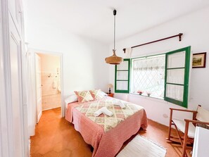 4 bedrooms, iron/ironing board, travel cot, WiFi
