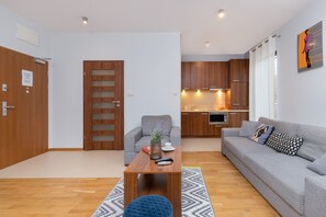 Leilighet, 1 soverom, balkong, ved stranden | 1 soverom og sengetøy