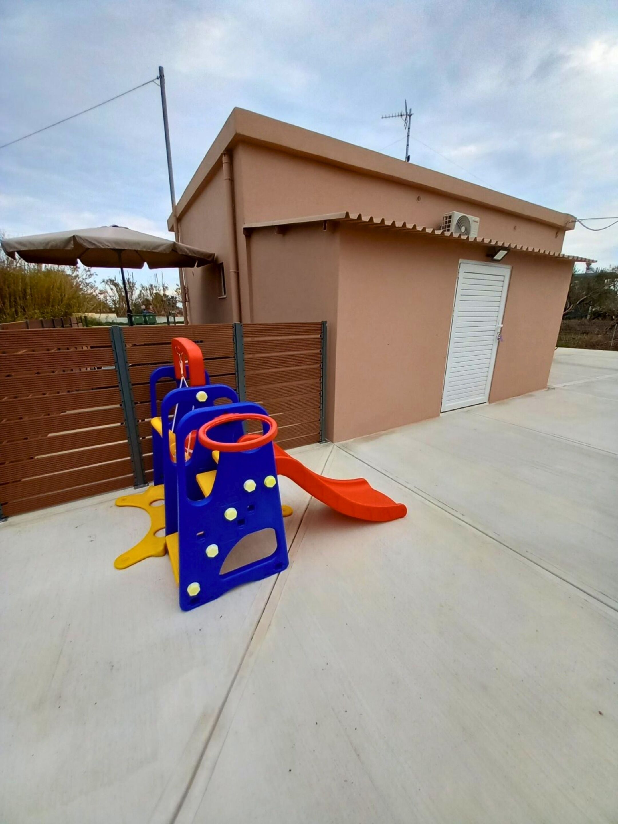 Children’s play area – outdoor