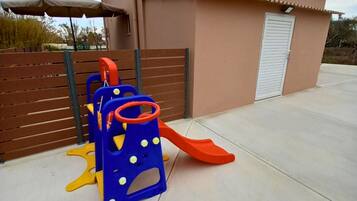 Children’s play area – outdoor