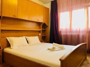 3 bedrooms, desk, iron/ironing board, WiFi