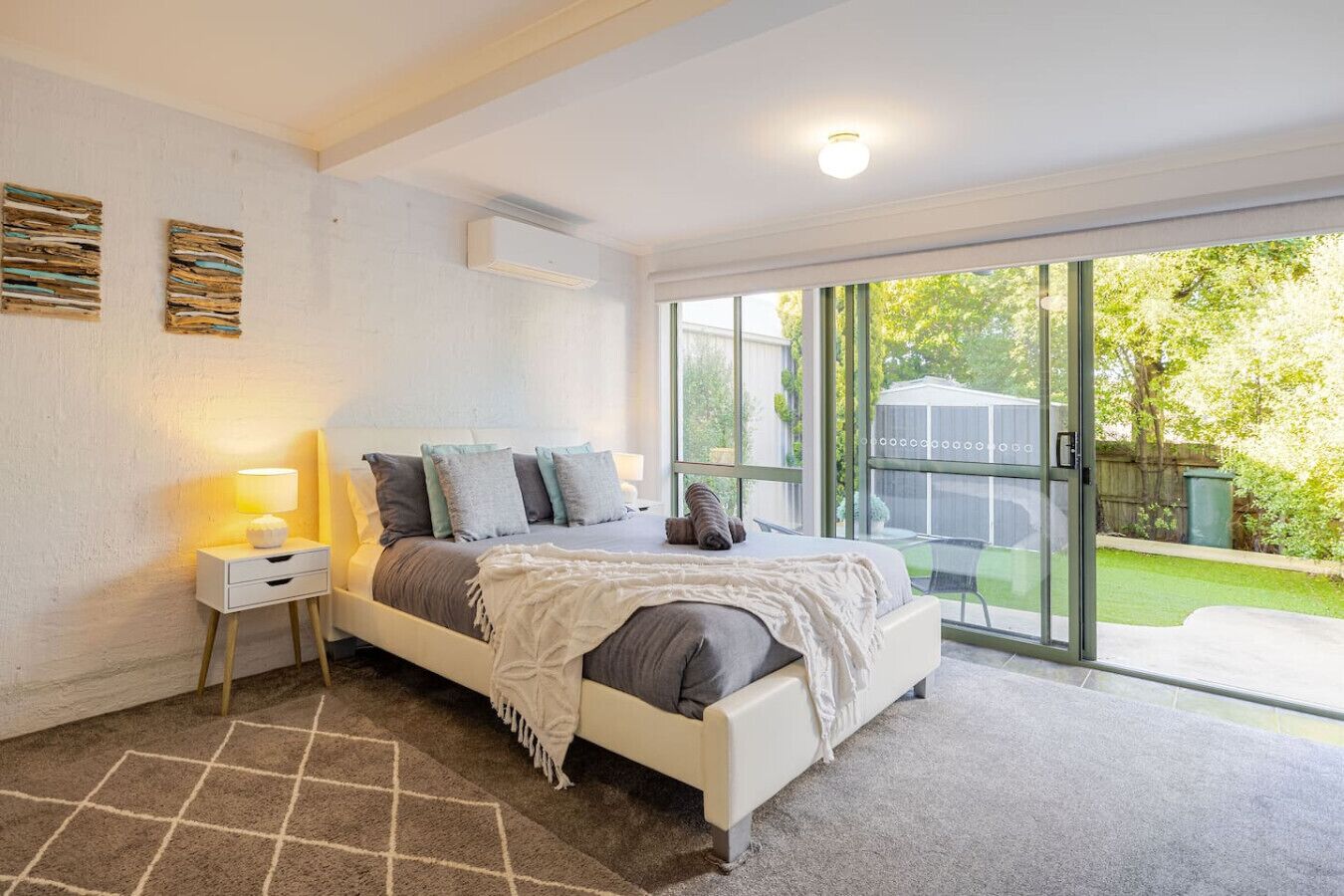 2 soverom, skrivebord, strykejern/-brett og wi-fi