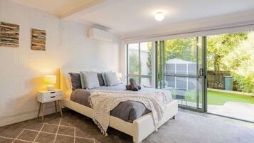 2 soverom, skrivebord, strykejern/-brett og wi-fi