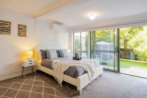 2 Schlafzimmer, Schreibtisch, Bügeleisen/Bügelbrett, WLAN