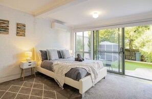 2 Schlafzimmer, Schreibtisch, Bügeleisen/Bügelbrett, WLAN