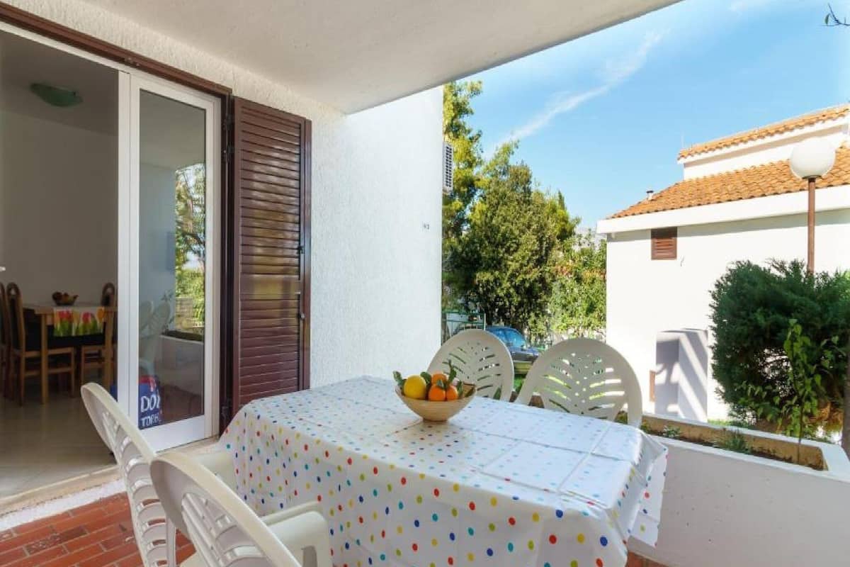 Apartment (Standard One-Bedroom Apartment) | Balcony