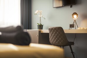 Chambre Affaires | Lit avec matelas en mousse à mémoire, bureau