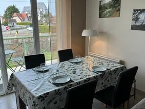 Dining - Modern Apartment, 3 Rooms, Near Beach and Town Center, Parking, Pet-Friendly (Cabourg)