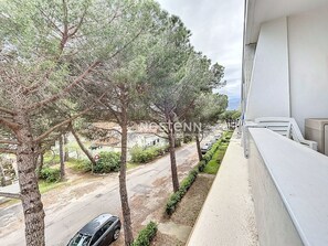 Property grounds - Cozy T2 Apartment with Terrace, 400m from the Beach (Argelès-sur-Mer)