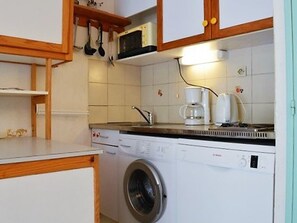 Geladeira, fogão, lava-louças