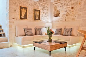 Coin salon dans le hall