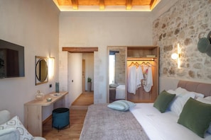 Executive Suite | Egyptian cotton sheets, premium bedding, memory foam beds, in-room safe - Mansio Boutique Hotel (Rethymno)