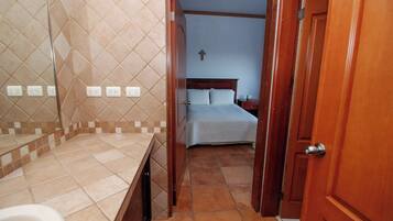 4 habitaciones, wifi gratis y ropa de cama