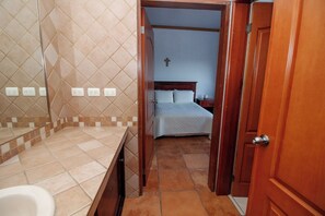 4 bedrooms, free WiFi, bed sheets