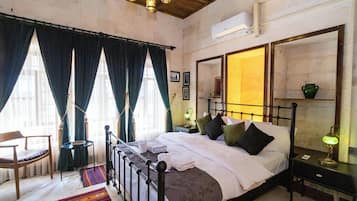 Basic Double Room | Iron/ironing board, free WiFi, bed sheets