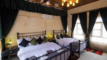 Basic Triple Room | Bathroom | Hair dryer, slippers