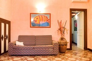 House, 2 Bedrooms, Smoking, Balcony | Lounge