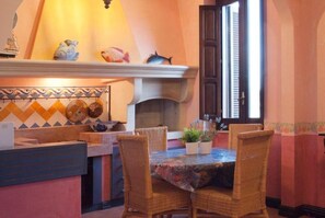 Hus, 2 soverom, røyk, balkong | Innvendig