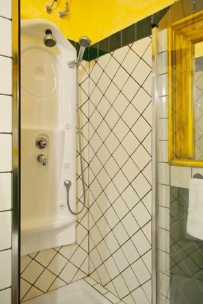 House, 2 Bedrooms, Smoking, Balcony | Bathroom