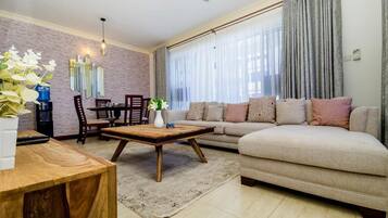 Apartamento executivo | Área de estar | Smart TV 24 polegadas com canais digitais