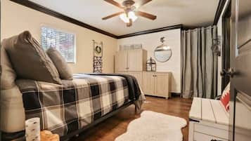 2 bedrooms, iron/ironing board, free WiFi, bed sheets