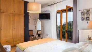 2 bedrooms, in-room safe, blackout drapes, soundproofing