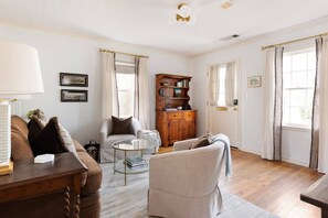 TV, offices - Birdhaus (Atlanta)