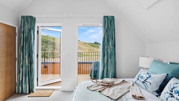 4 bedrooms, iron/ironing board, Internet, bed sheets