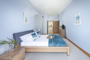 3 bedrooms, iron/ironing board, Internet, bed sheets