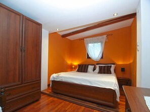 1 bedroom, iron/ironing board