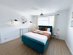 3 bedrooms, desk, iron/ironing board, WiFi