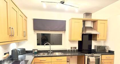 Highly Rated! 3 Bed Home Smart Tv Driveway