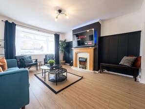 Smart TV, fireplace