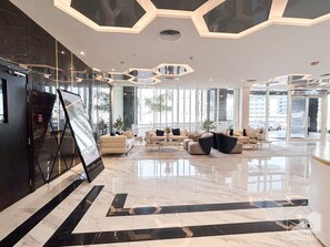 Apartment (0 Bedroom) | Lobby sitting area - Stunning Studio With Balcony in Arjan (Dubai)