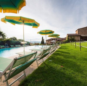 Outdoor pool - Appartamento Ampio nel Borgo Medioevale (colle di val d'elsa)