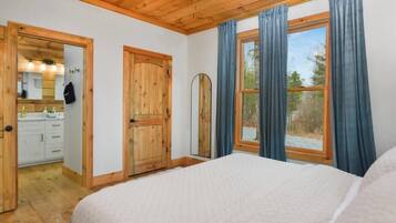 3 bedrooms, iron/ironing board