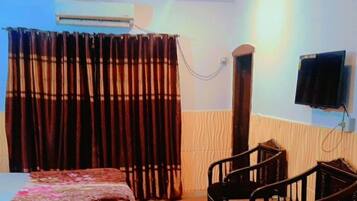 Family Room | Free WiFi